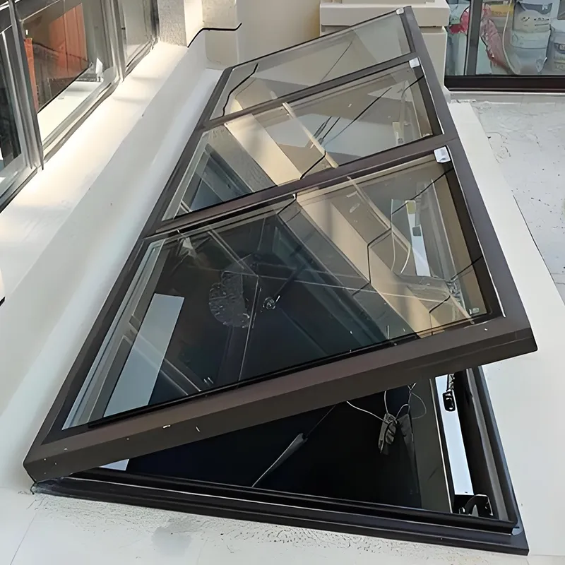 Hva er den typiske prisen på dører i aluminiumslegering?