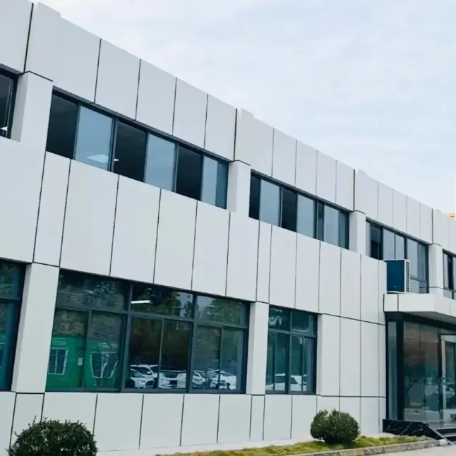 Konvensjonelle flate gardinvegger i aluminium